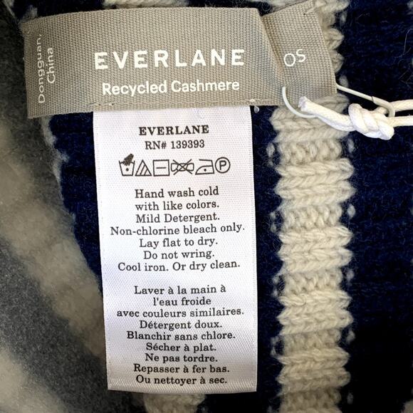 NWT Everlane The Cashmere Beanie Hat in Navy/Bone - Picture 4 of 9